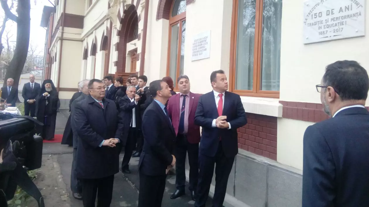 Ce propune ministrul Educației: Cămine de bătrâni în locul școlilor nefolosite