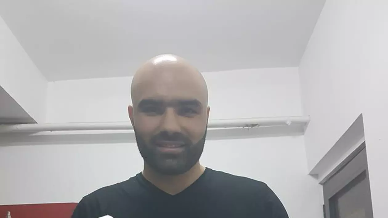 Bogdan Dinu, luptător în trupele speciale ale Poliției Buzău, a boxat în gala de acum câteva zile din orașul natal și cu gandul la colegul său de la Suceava tăait cu sabia de interlop.