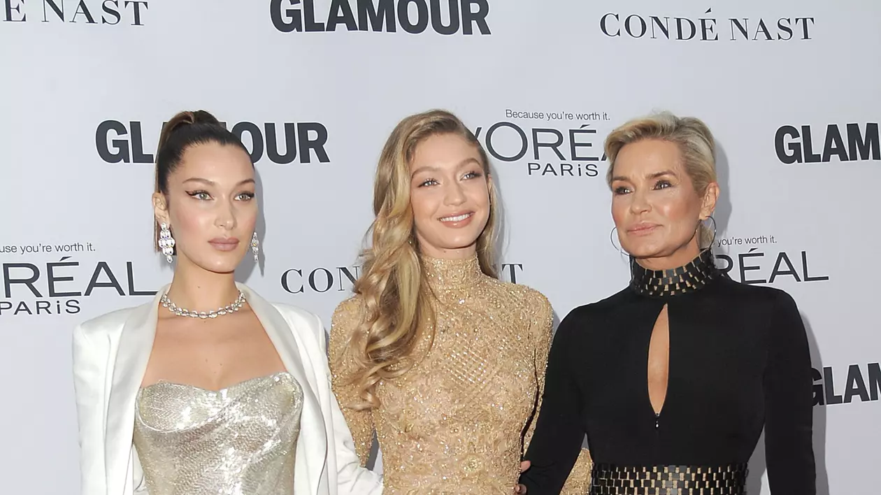 Cât de sexy e la 53 de ani mama celebrelor modele Bella și Gigi Hadid