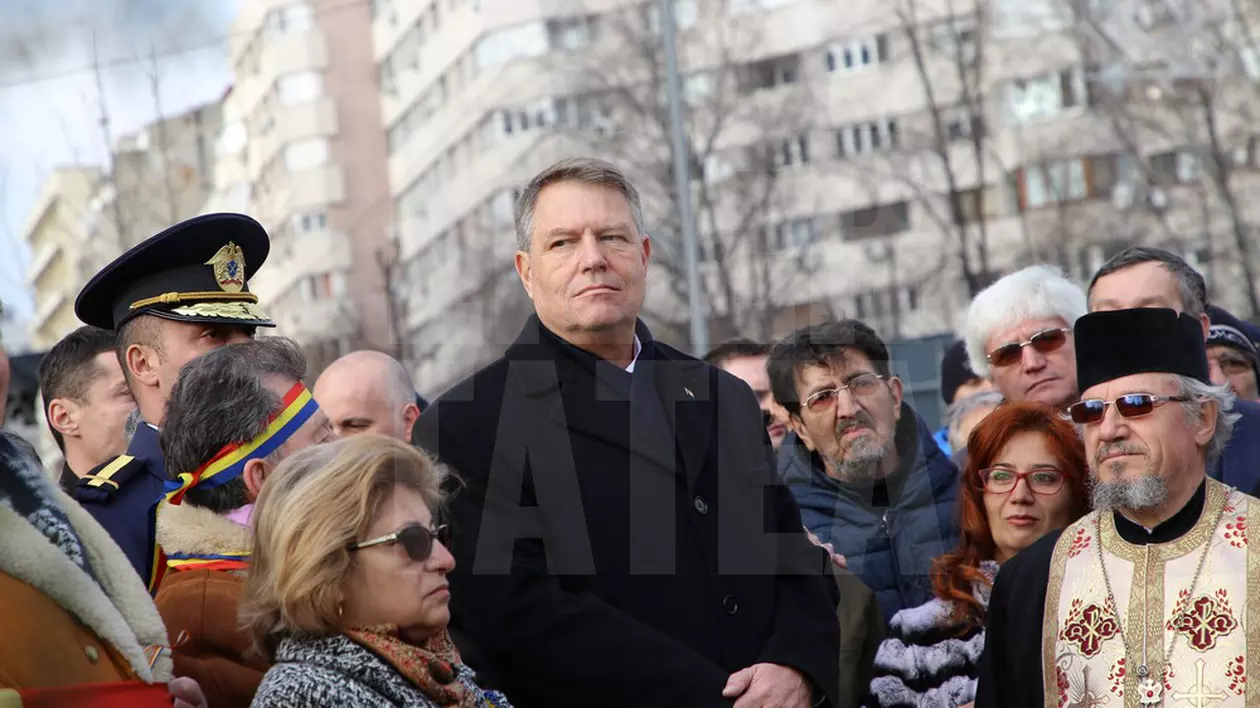 Preşedintele Iohannis a participat la ceremonia dedicată victimelor Revoluţiei, în Piaţa Universităţii / FOTO&VIDEO