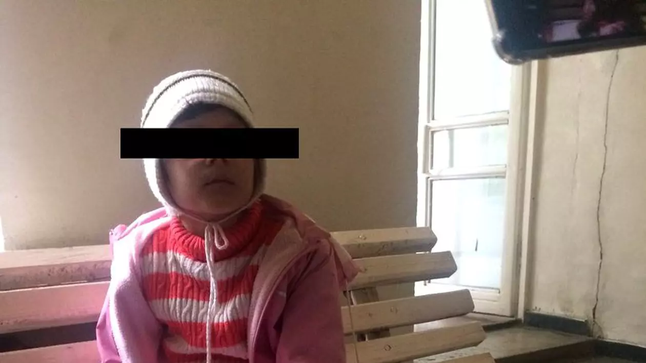 Părinții unei fetițe bolnave de cancer din Iași, obligați să continue tratamentul