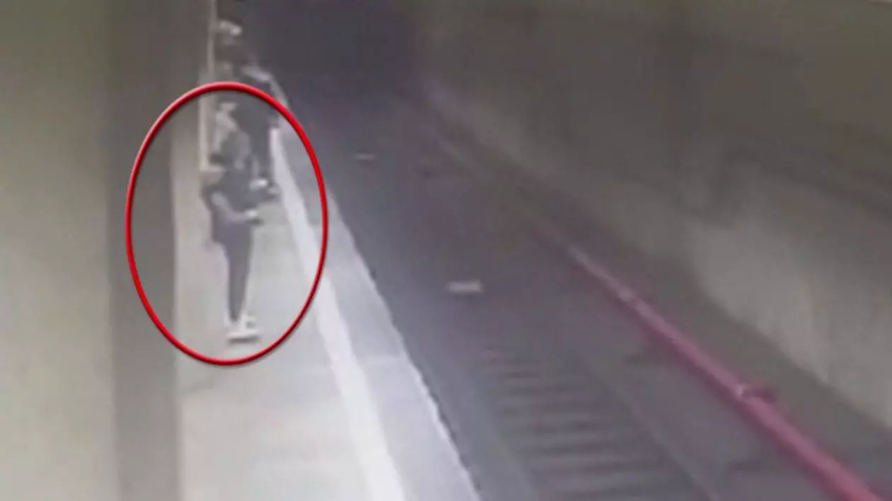 VIDEO/ Filmul complet al tentativei de omor din stația Costin Georgian. 112 nu a anunțat Poliția după primul atac de la metrou