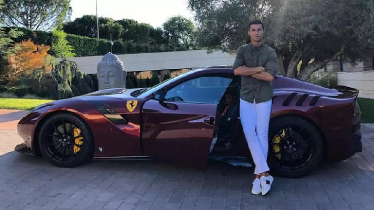 În ce își investesc banii marii sportivi ai lumii. Cristiano Ronaldo, mașini, avion, yacht, hotel. Simona Halep merge pe turism