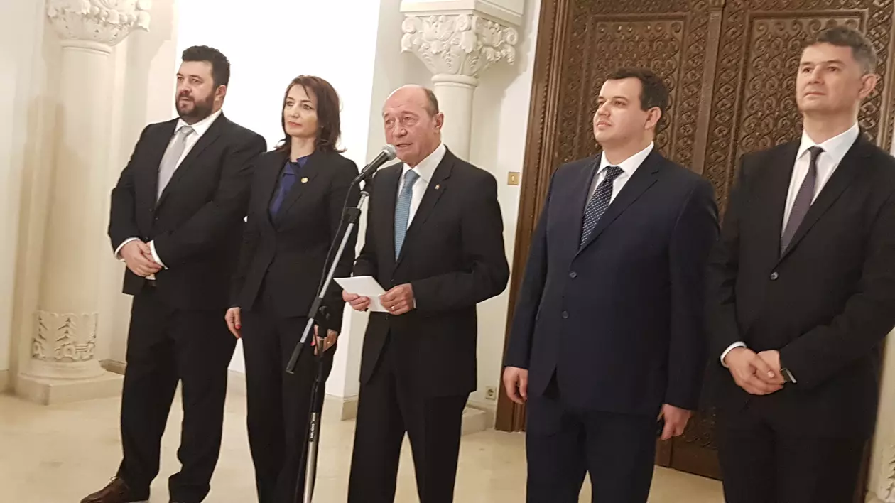 PMP propune două variante de premier: Siegfried Mureșan și Eugen Tomac