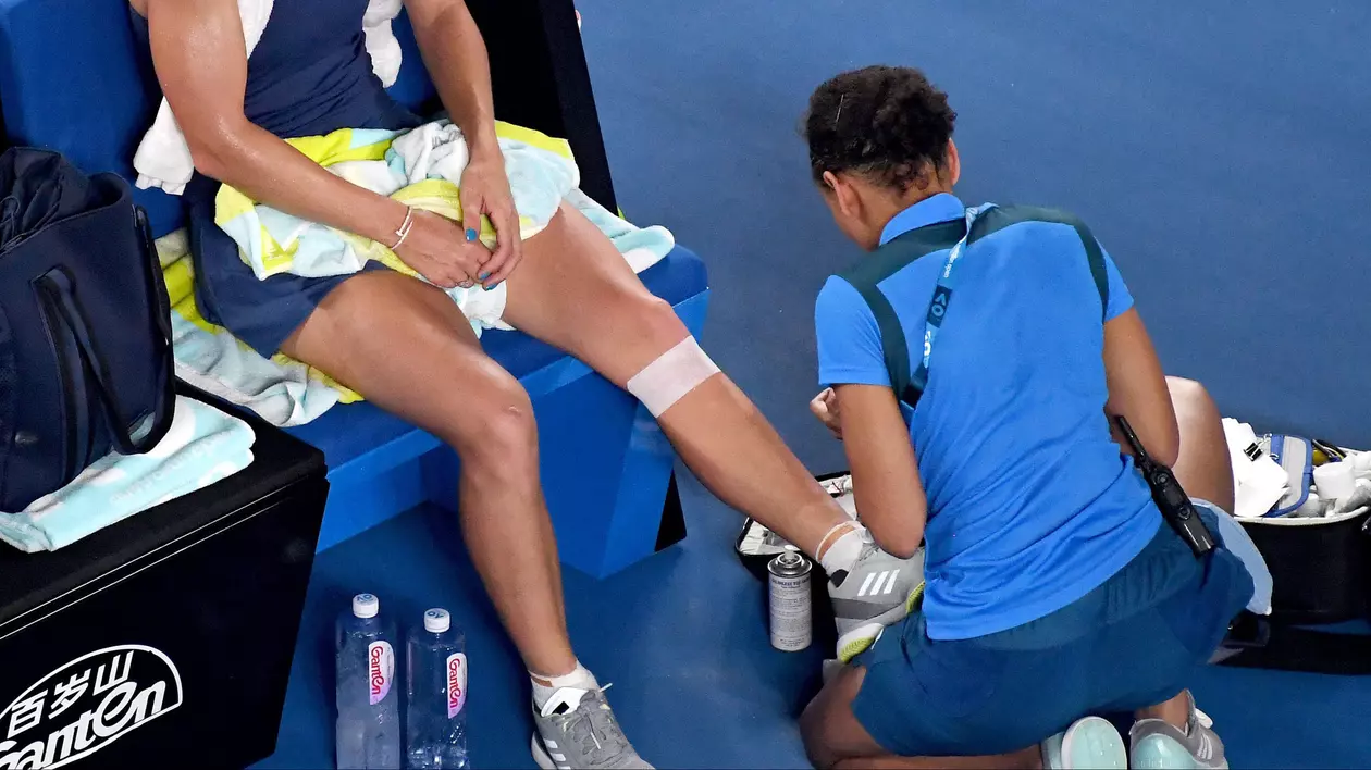 Wozniacki a trișat în finala cu Simona Halep. Daneza s-a dat accidentată pentru a-și recupera condiția fizică în finalul partidei