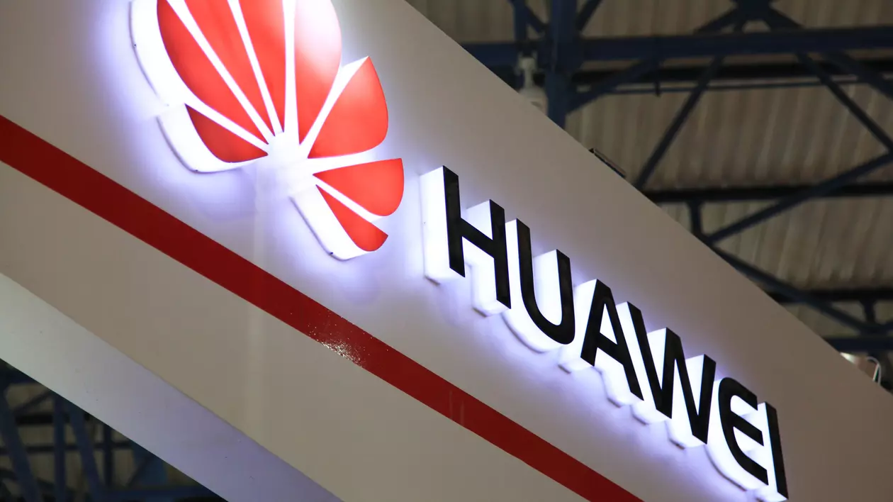 Huawei și ZTE ar putea fi interzise în SUA. Logo Huawei roșu