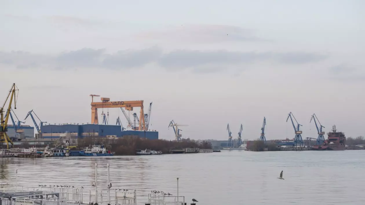 Angajat al Șantierului Naval Vard din Tulcea, mort după ce și-a strivit capul între perete și o piesă metalică