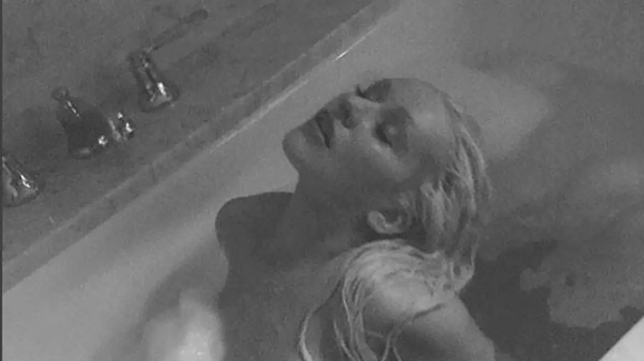 Fotografii sexy cu Christina Aguilera goală în cadă
