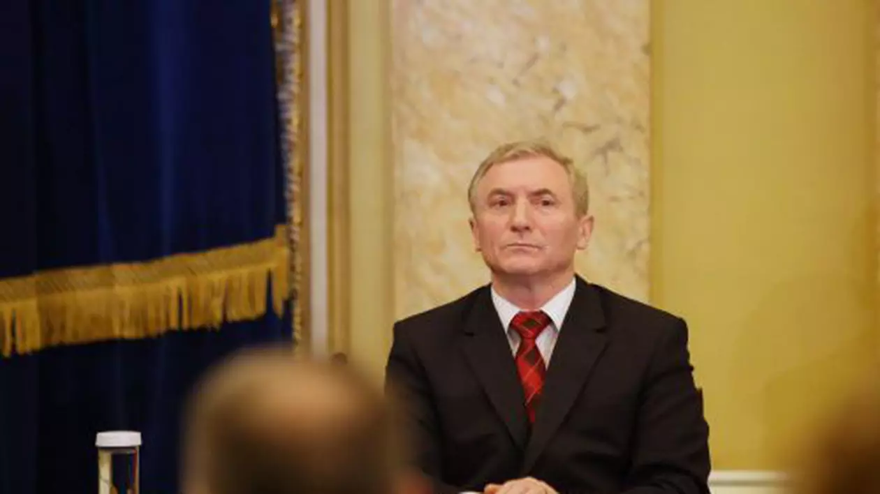 Augustin Lazar cere în instanță suspendarea procedurii de revocare a sa