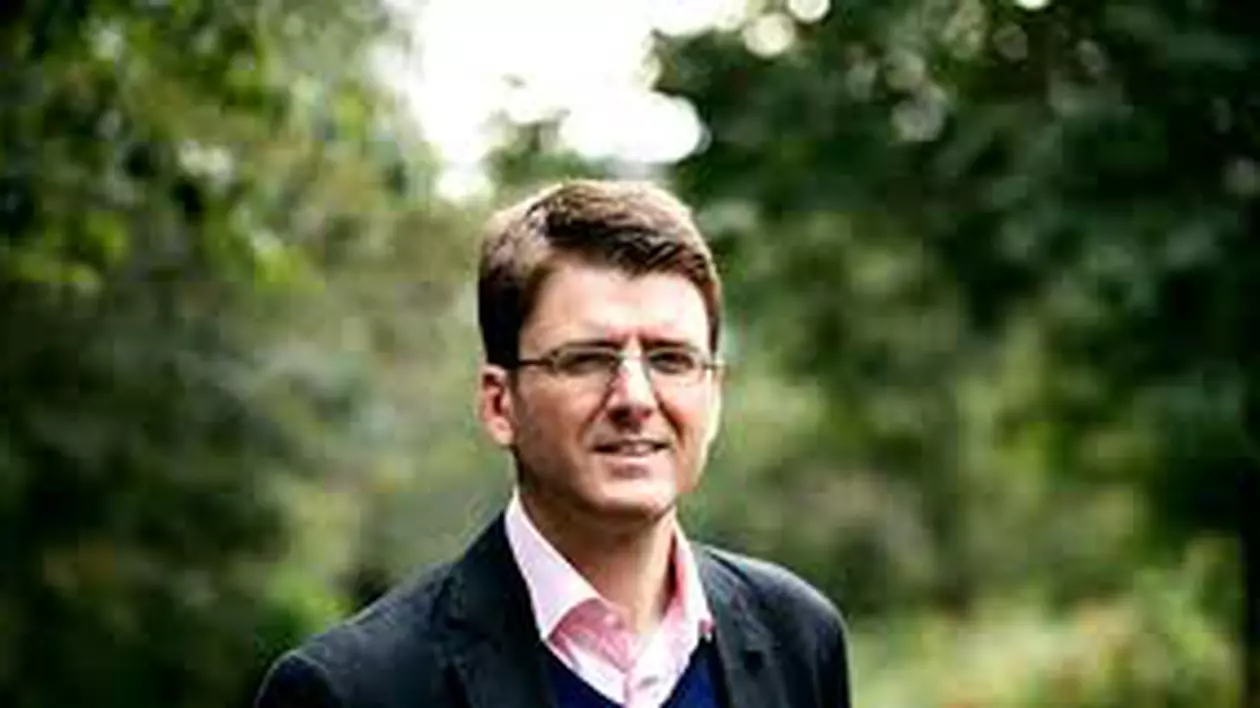 EXCLUSIV/ Alexander Adamescu a fost arestat preventiv în Anglia, pentru folosirea unor acte false în instanță. DNA precizează de când este în arest preventiv