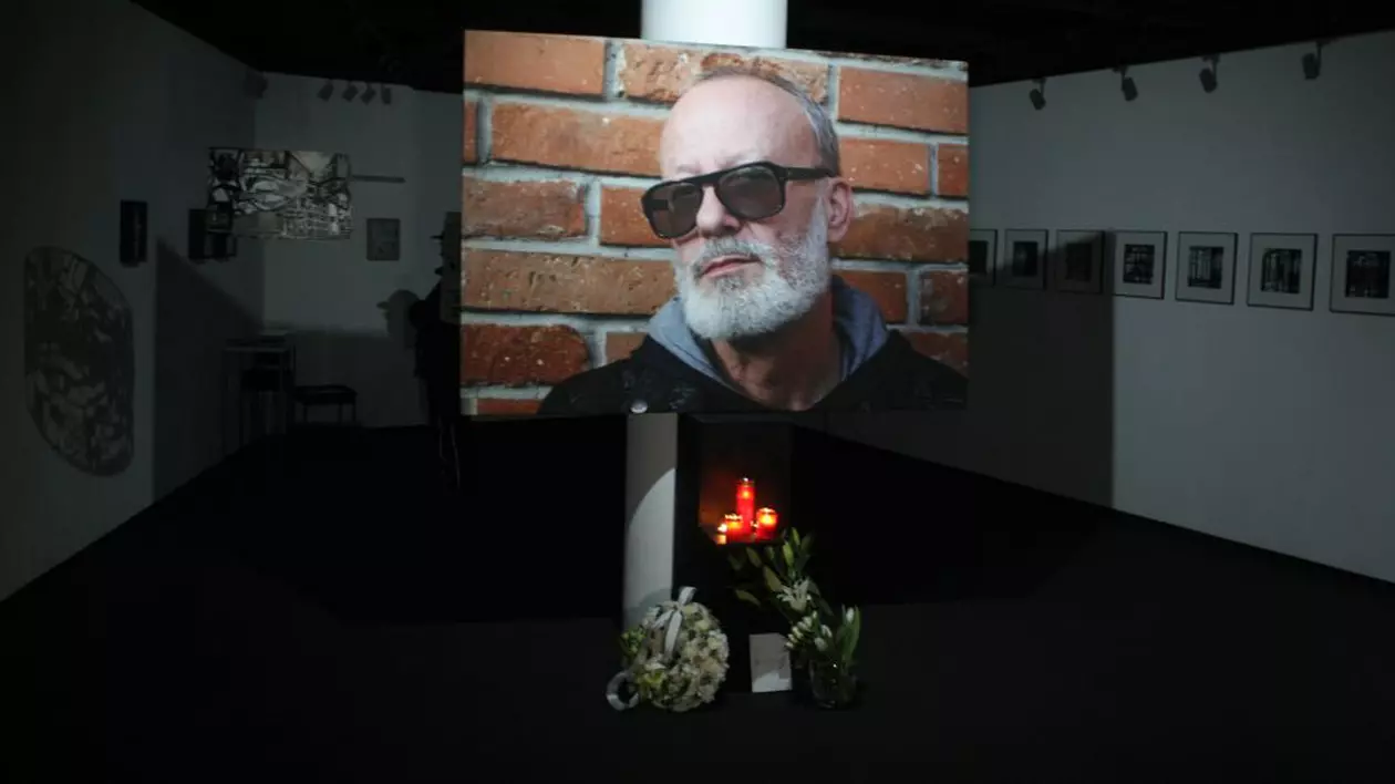 FOTO&VIDEO/ Carte de condoleanțe în memoria lui Andrei Gheorghe deschisă la Galeria Mobius
