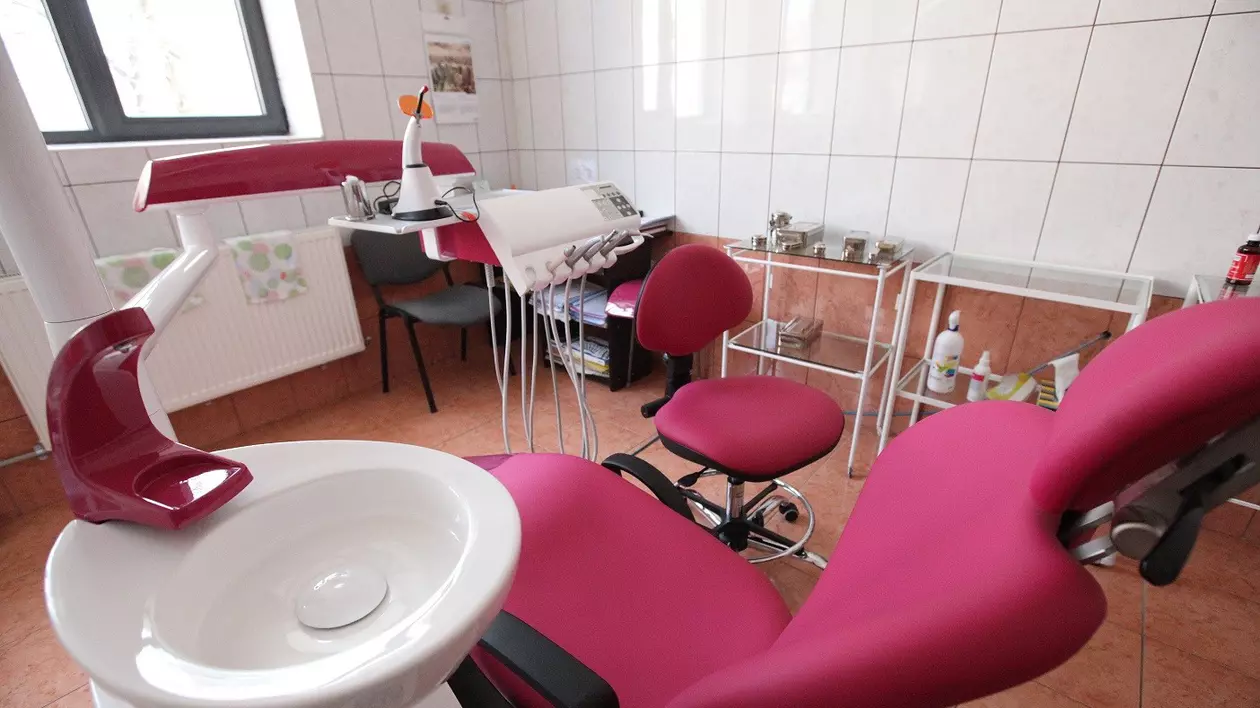 Clinica Metropolitană de Stomatologie, în București. Cabinet stomatologic școlar