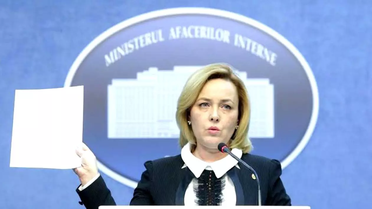 Ministrul de Interne Carmen Dan a numit noi adjuncți la Poliția Română după scandalul polițistului-pedofil care, în ultimele luni, a zguduit până la vârf această instituție. Chestorul Marius Voicu, cercetat disciplinar în acest dosar, care era adjunct al IGPR, a revenit ca șef al Poliției Capitalei.