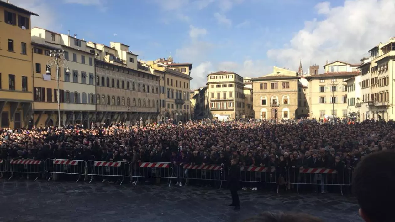 Înmormântarea lui David Astori. Mii de oameni, la funeralii. Foștii colegi Tătărușanu și Ianis Hagi, în Piața Santa Croce