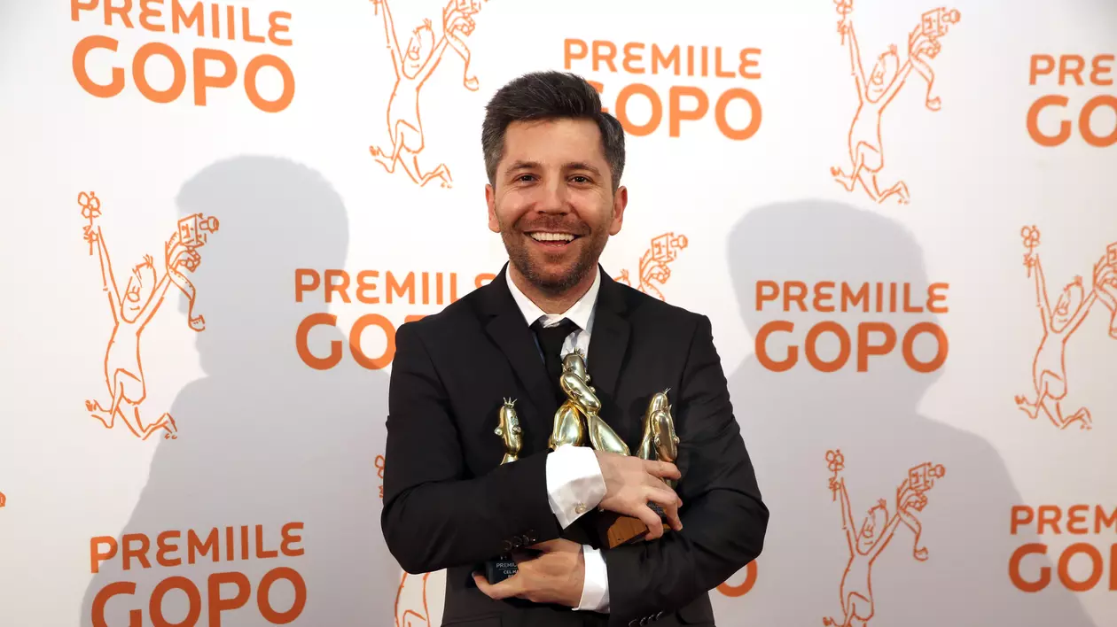 Regizorul Daniel Sandu, marele câștigător al Premiilor Gopo 2018, a primit un tort inedit din partea mamei sale după gală