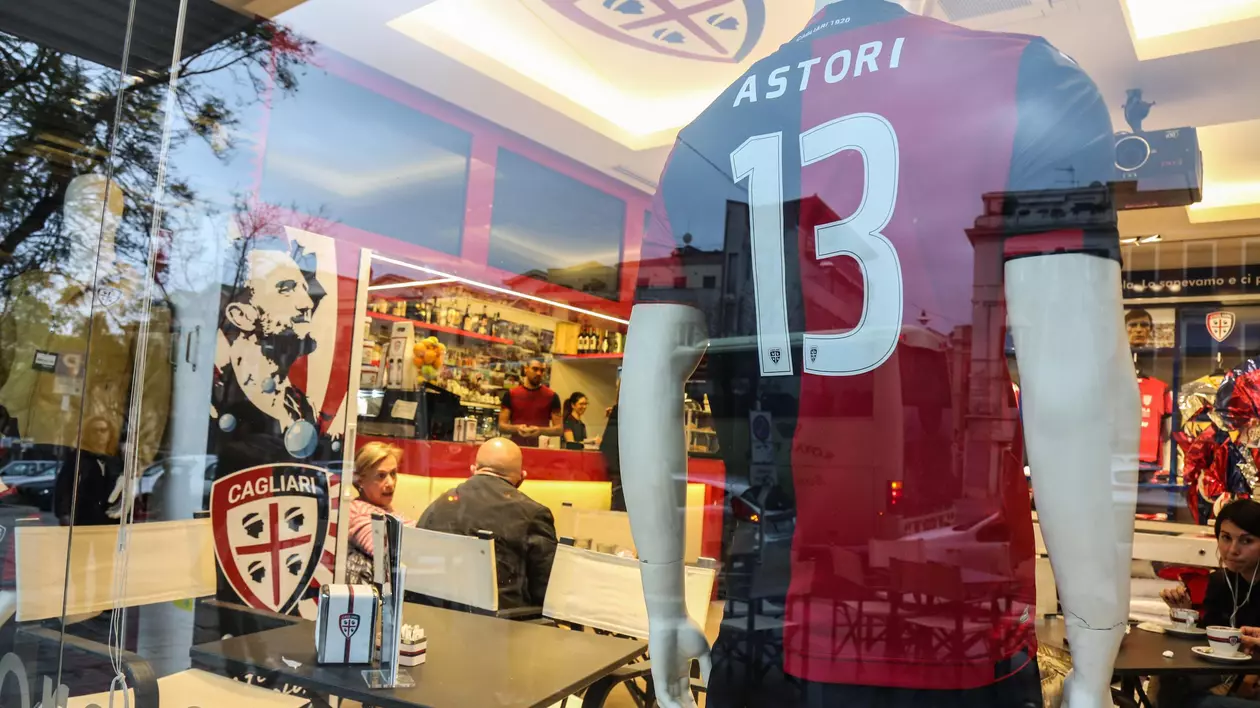 Fiorentina și Cagliari au retras tricoul cu numărul 13 al lui Davide Astori