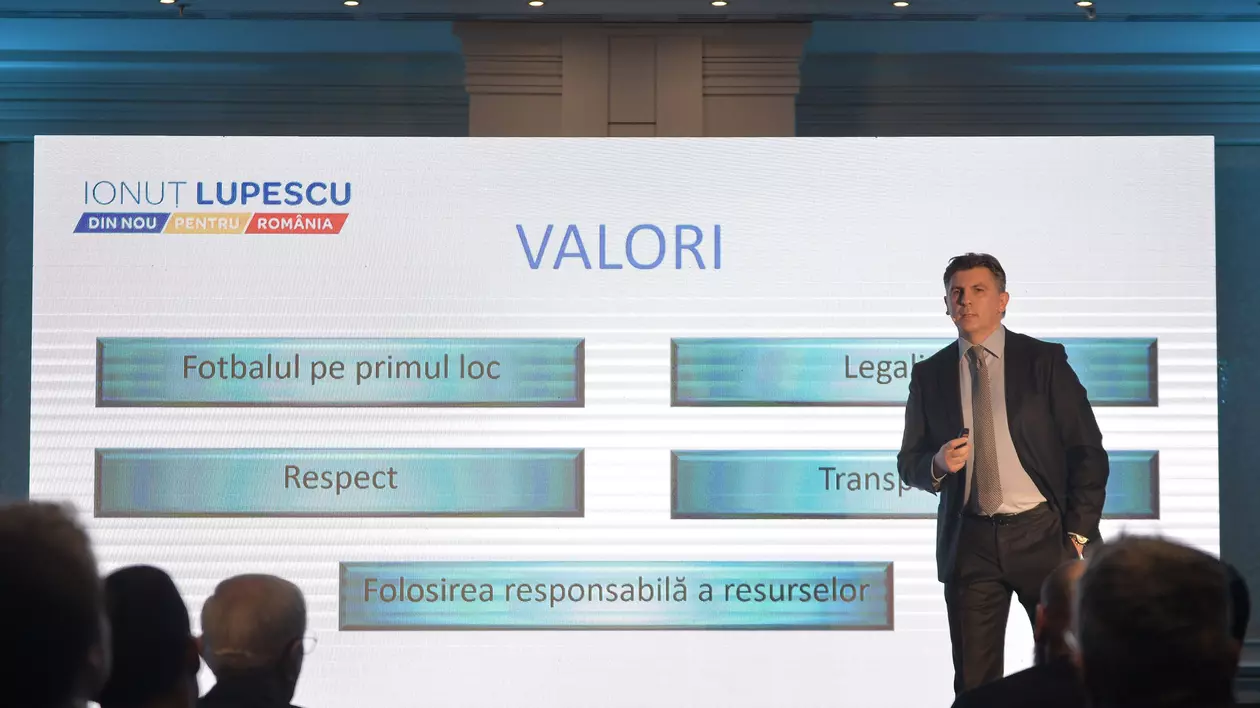 Fostul fotbalist international, Ionut Lupescu, sustine, luni, 26 februarie 2018, o conferinta de presa, la hotelul Marriott din Capitala, unde isi lanseaza oficial candidatura la presedintia Federatiei Romane de Fotbal (FRF). ALEXANDRU DOBRE / MEDIAFAX FOTO