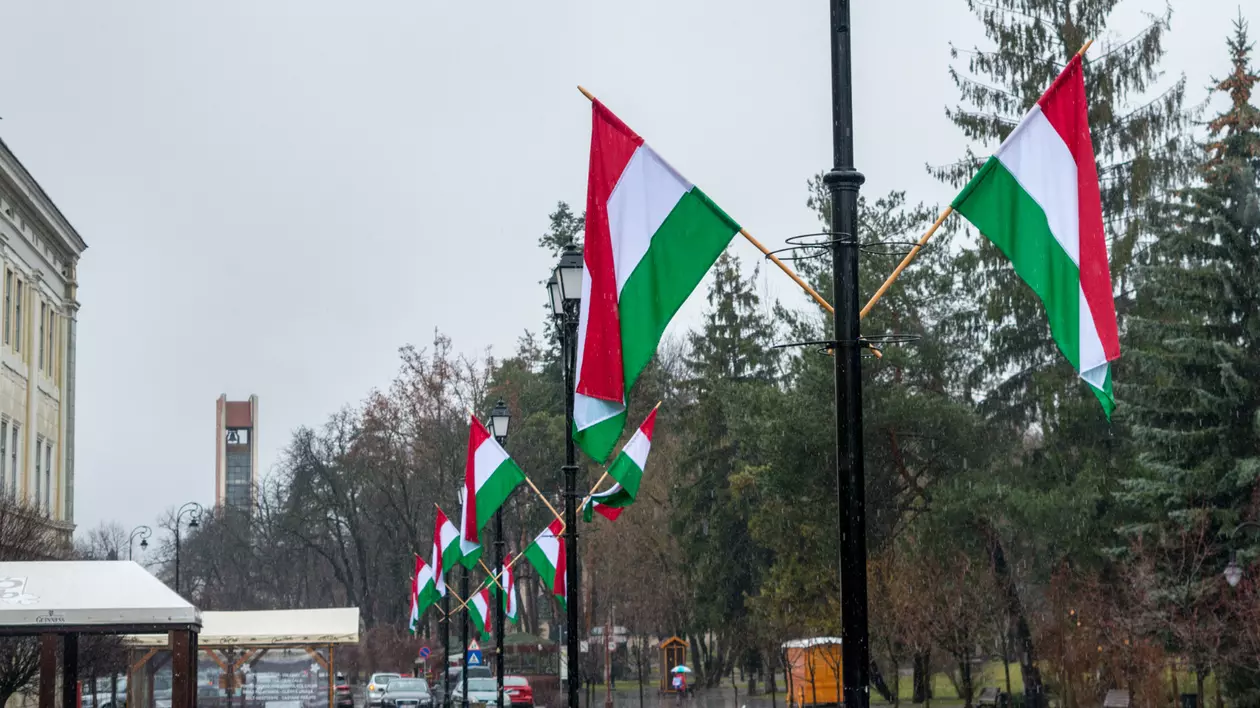 Străzile din Sfântu Gheorghe, decorate cu steagul Ungariei