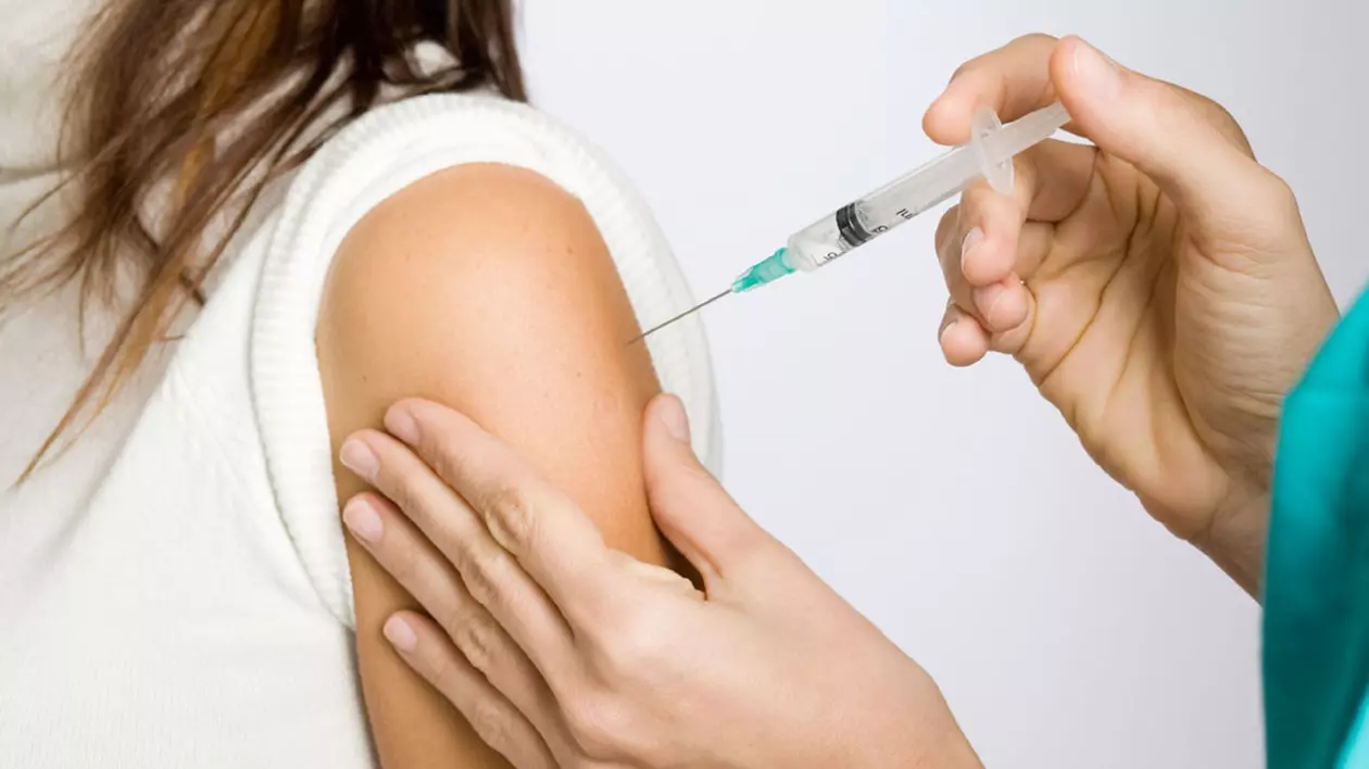 Pacient care se vaccineaza