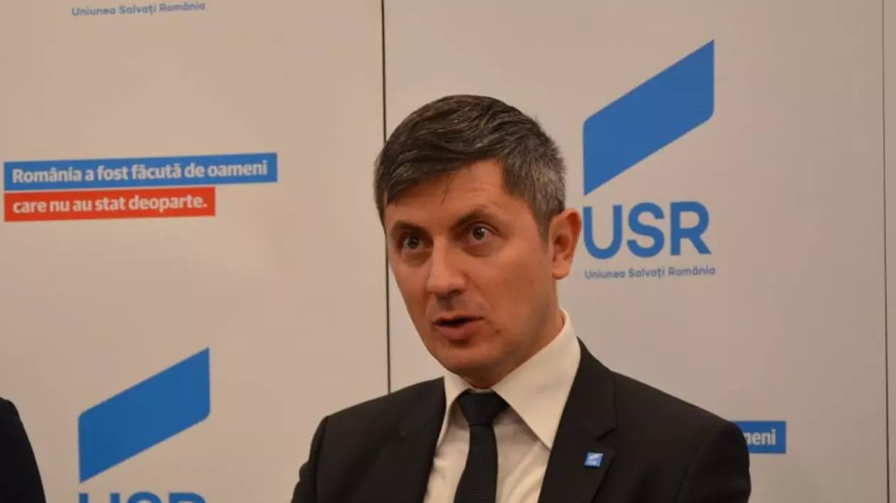 USR cere demisia guvernului după referendum