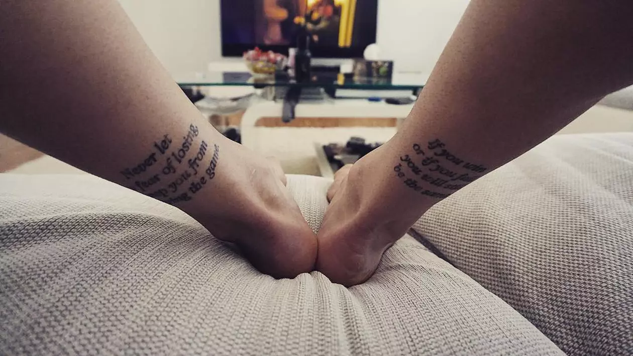 Alexandru Maxim și-a completat colecția de tatuaje. Fotbalistul se umple de citate