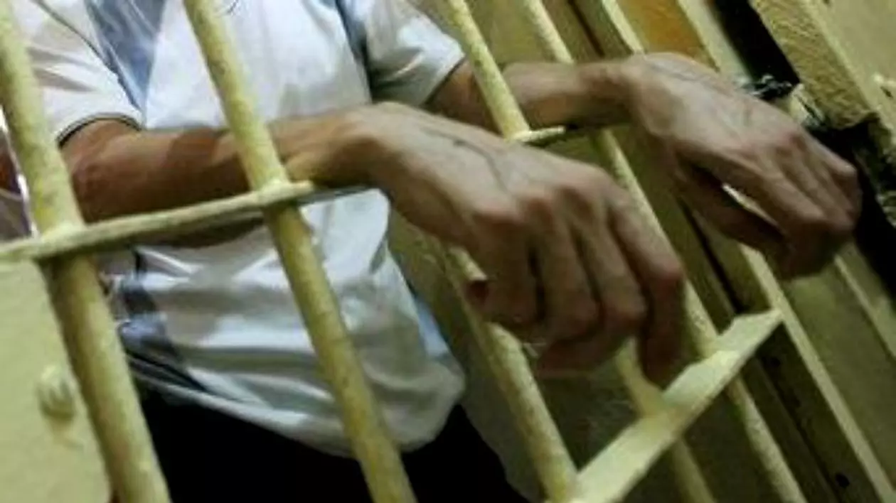 deținut în spatele gratiilor la Jilava-Sărbătorile pascale sunt motiv de sărbătoare și pentru cei care, dintr-un motiv sau altul, au ajuns în spatele gratiilor. Libertatea vă prezintă în exclusivitate meniul de Paște al deținuților de la Penitenciarul ”Jilava-Sărbătorile pascale sunt motiv de sărbătoare și pentru cei care, dintr-un motiv sau altul, au ajuns în spatele gratiilor. Libertatea vă prezintă în exclusivitate meniul de Paște al deținuților de la Penitenciarul ”Jilava-meniul de Paște al deținuților de la penitenciarul Jilava