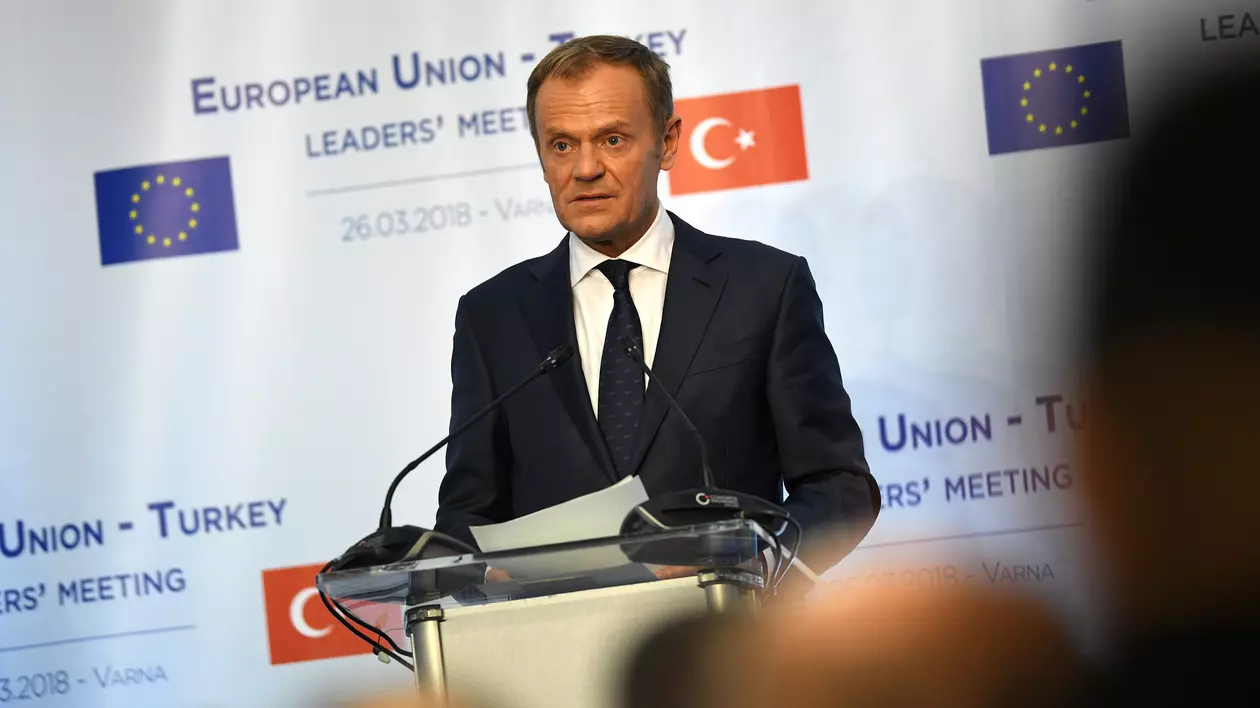 Donald Tusk, filmat în timp ce cânta colinde de Crăciun