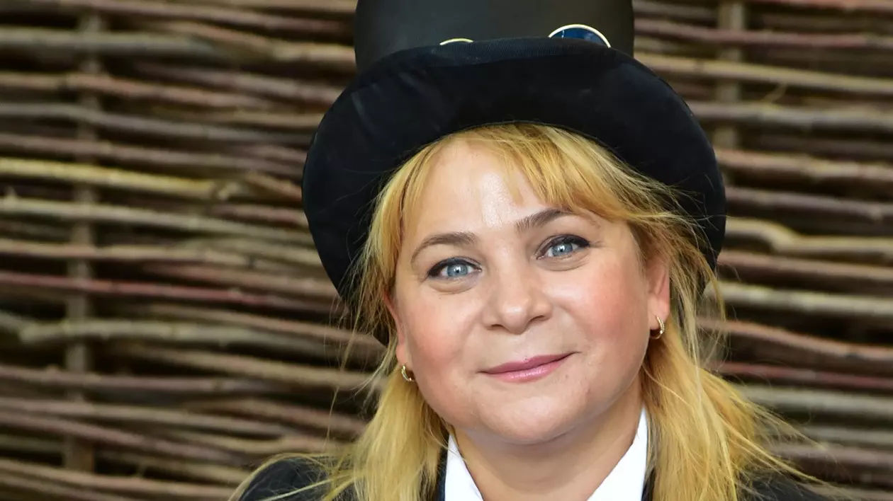 Anca Sigartău și Ecaterina Ladin, în musicalul „MAMMA MIA!”. “Dacă eram prinși, eram pedepsiți”