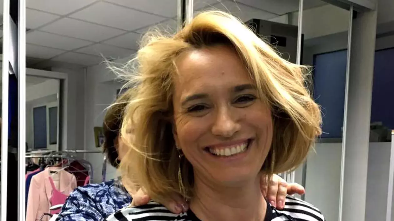 Ce decolteu impresionant a afișat Andreea Esca la nunta ei. Cine și-ar fi imaginat-o astfel pe știristă | FOTO
