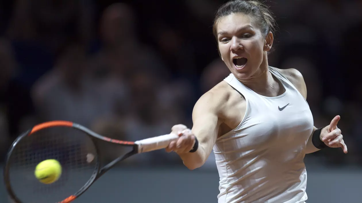 Oficial: ce avans mai are Simona Halep în clasamentul WTA. Jucătoarea română de tenis se menţine pe prima poziţie a ierarhiei, însă avansul faţă de ocupanta locului secund, daneza Caroline Wozniacki, s-a redus la doar 425 de puncte, după ce reprezentanta ţării noastre a fost eliminată în sferturile de finală la turneul de la Madrid, unde anul trecut reuşise să cucerească trofeul.