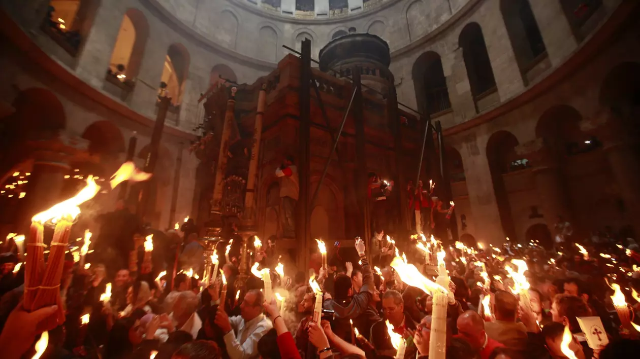 Lumina Sfântă de la Ierusalim a ajuns în România