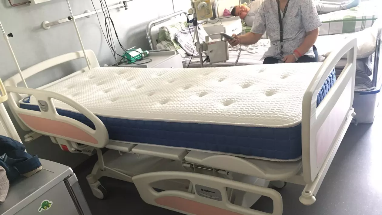 Paturi electrice pentru copiii bolnavi. Fundația Ringier continuă proiectele pentru Secția de Oncologie a Spitalului Marie Curie