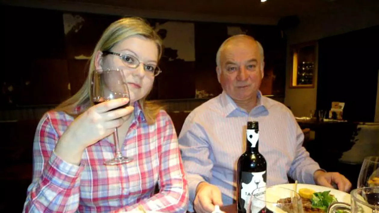 Autorii atacului asupra lui Serghei Skripal au fost identificați. Serghei Skripal și fiica sa, Iulia, la restaurant