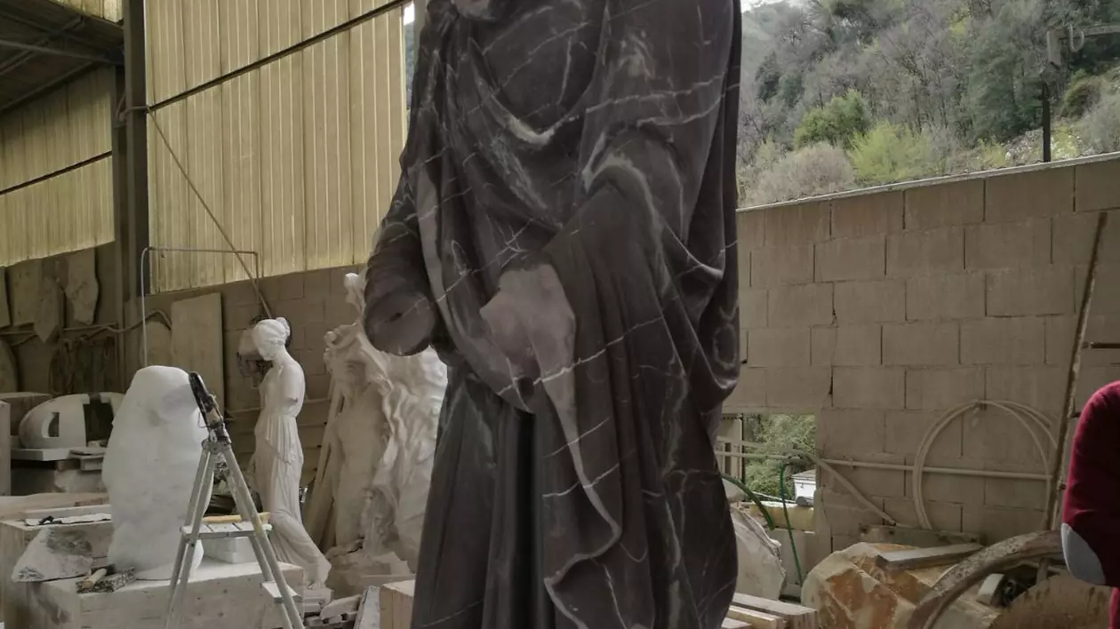 statuie de dac