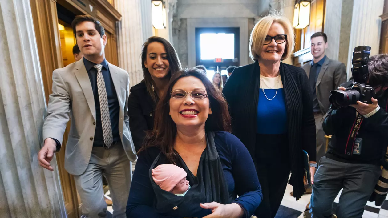 O senatoare americană a mers cu bebelușul de zece zile în plen să voteze