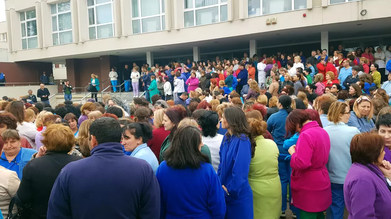 VIDEO / Proteste spontane la Spitalul de Urgență Craiova și la Spitalul Bagdasar Arseni din București