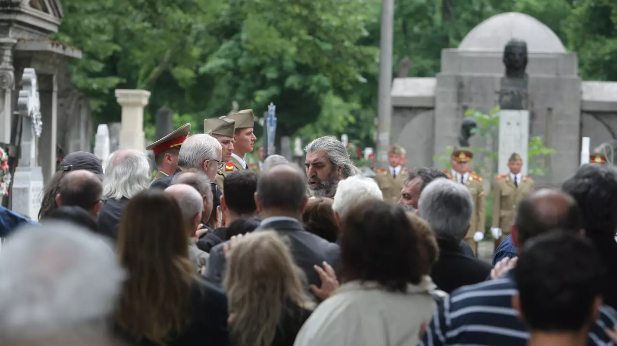 Regizorul Lucian Pintilie a fost înmormântat sâmbătă, la Cimitirul Bellu din Capitală