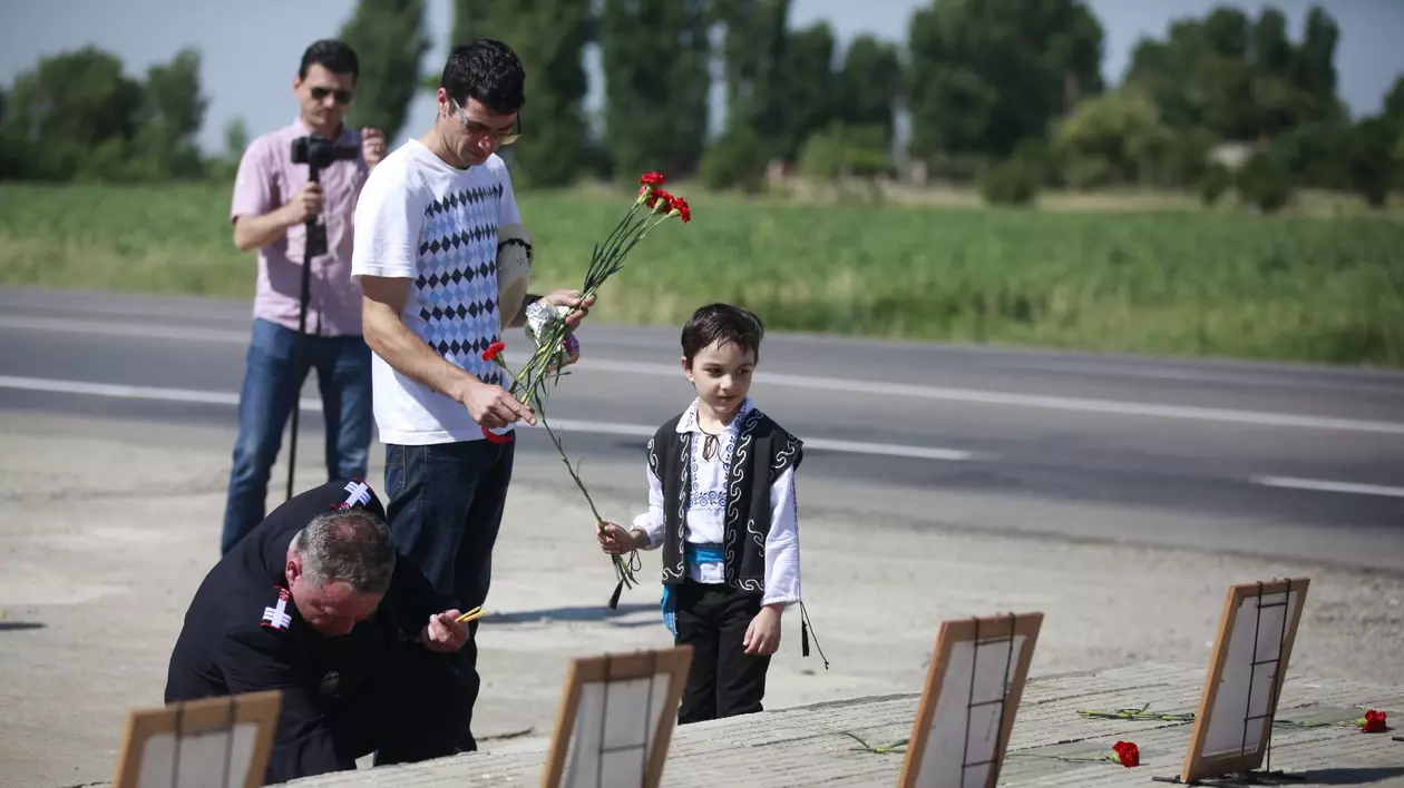 FOTOREPORTAJ - 14 ani de la Mihăilești: „Sunt ani de durere, de lacrimi, de neputință și de boală.