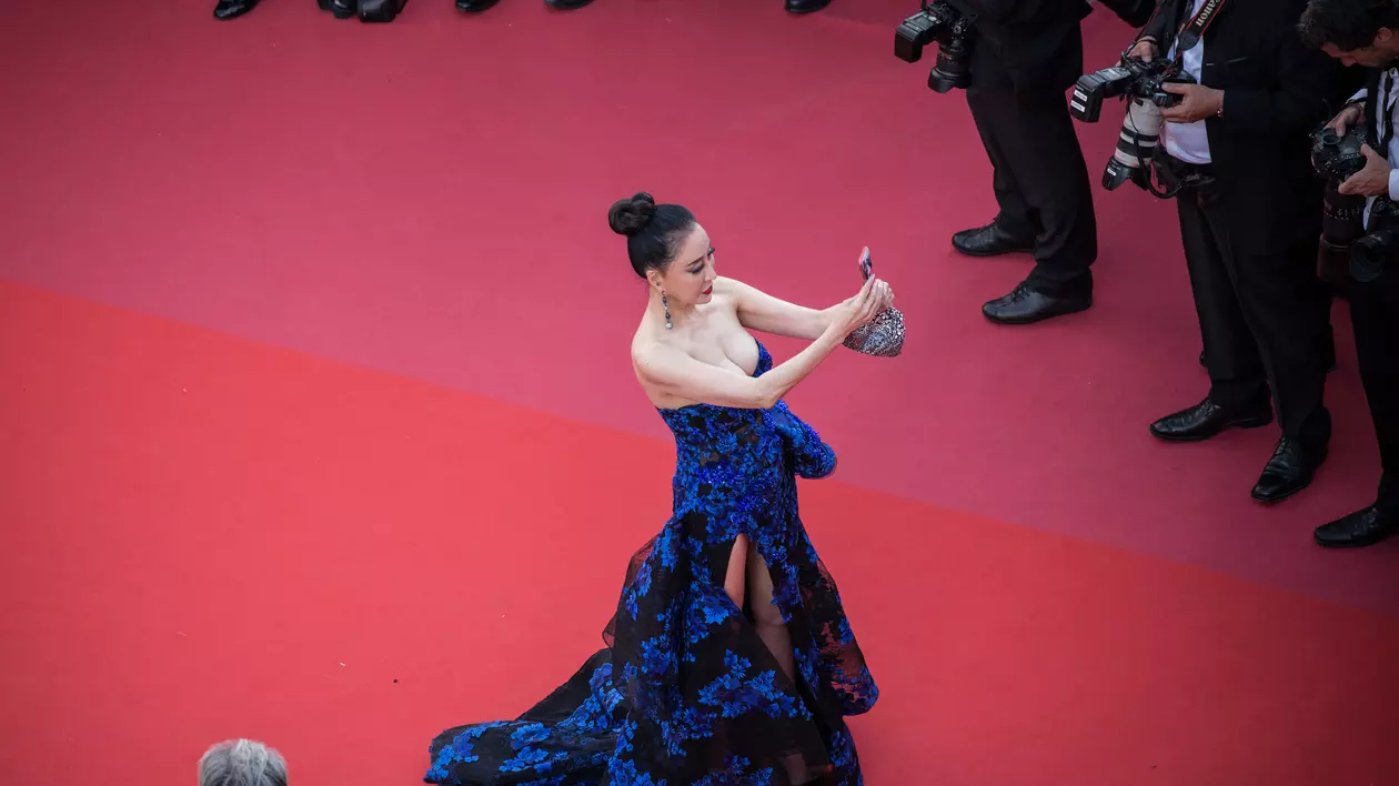Mai multe vedete au încălcat regula de la festivalul de la Cannes. Au făcut selfie pe covorul roșu  - FOTO