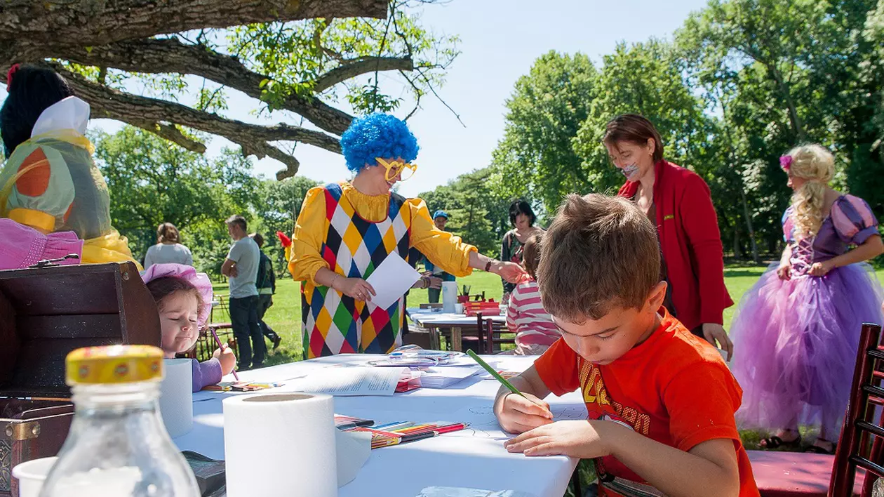 “Joaca de-a copilăria”, eveniment pentru copii și bunici. Copii vor fi pictați pe față și vor participa la ateliere de desen
