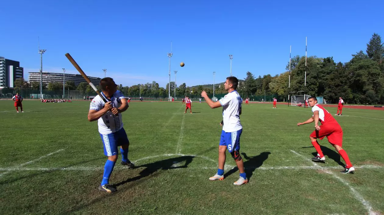 În Europa există 10 țări care au sporturi tradiționale cu mingea mică și bastonul. Printre ele și România, cu oina. ”Anul acest, de Centenarul nostru, vom reuni aceste sporturi tradiționale cu minge mică și baston sub numele de și vom stabilii reguli comune”, a spus, pentru Libertatea, Nicolae Dobre, președintele Federației Române de Oină și vicepreședintele Asociației Europene a Sporturilor și Jocurilor Tradiționale.