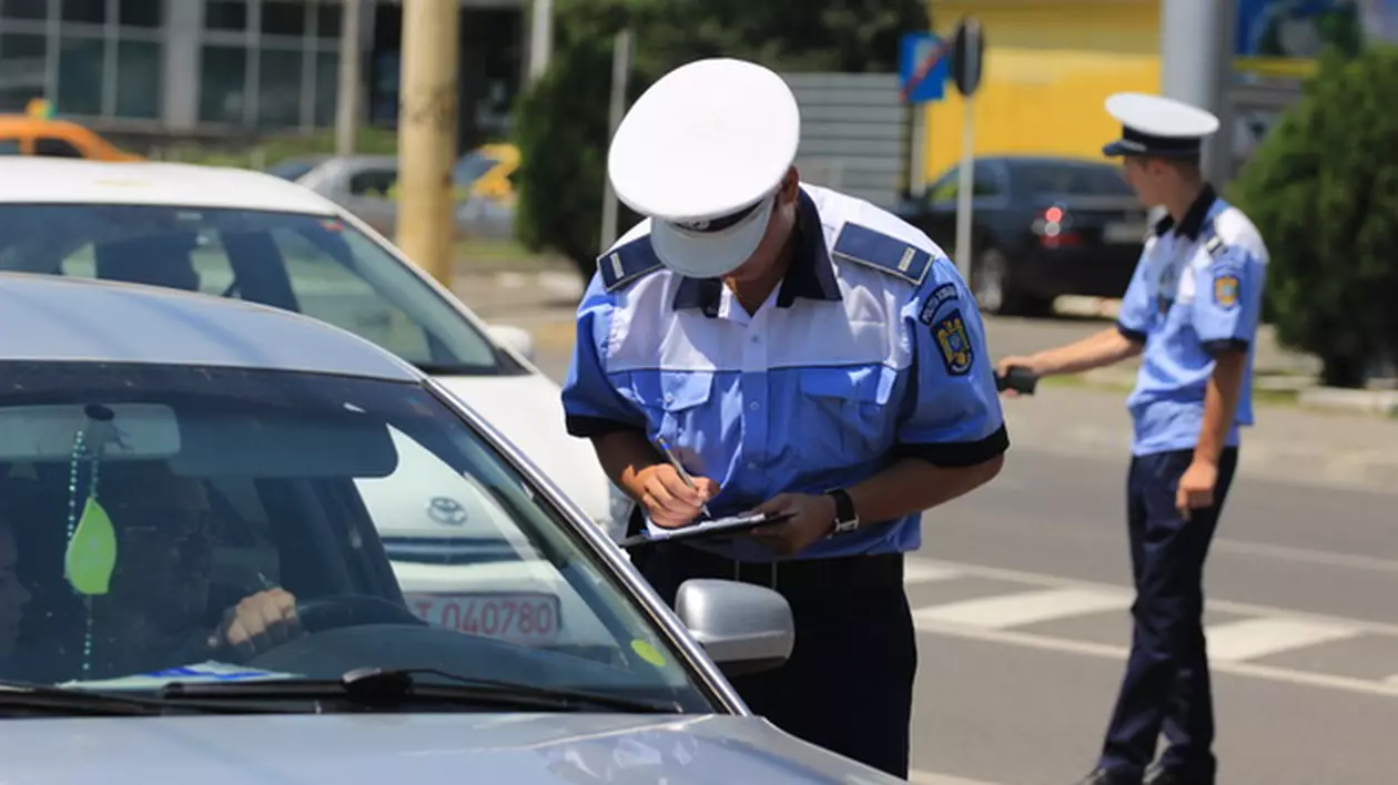 Poliţiştii au prins de Revelion 14 şoferi care goneau cu peste 200 km/h