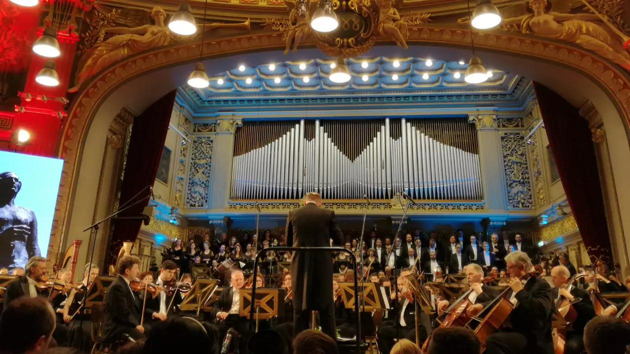 Regal pentru Centenar și Marea Fresca de la Ateneul Român