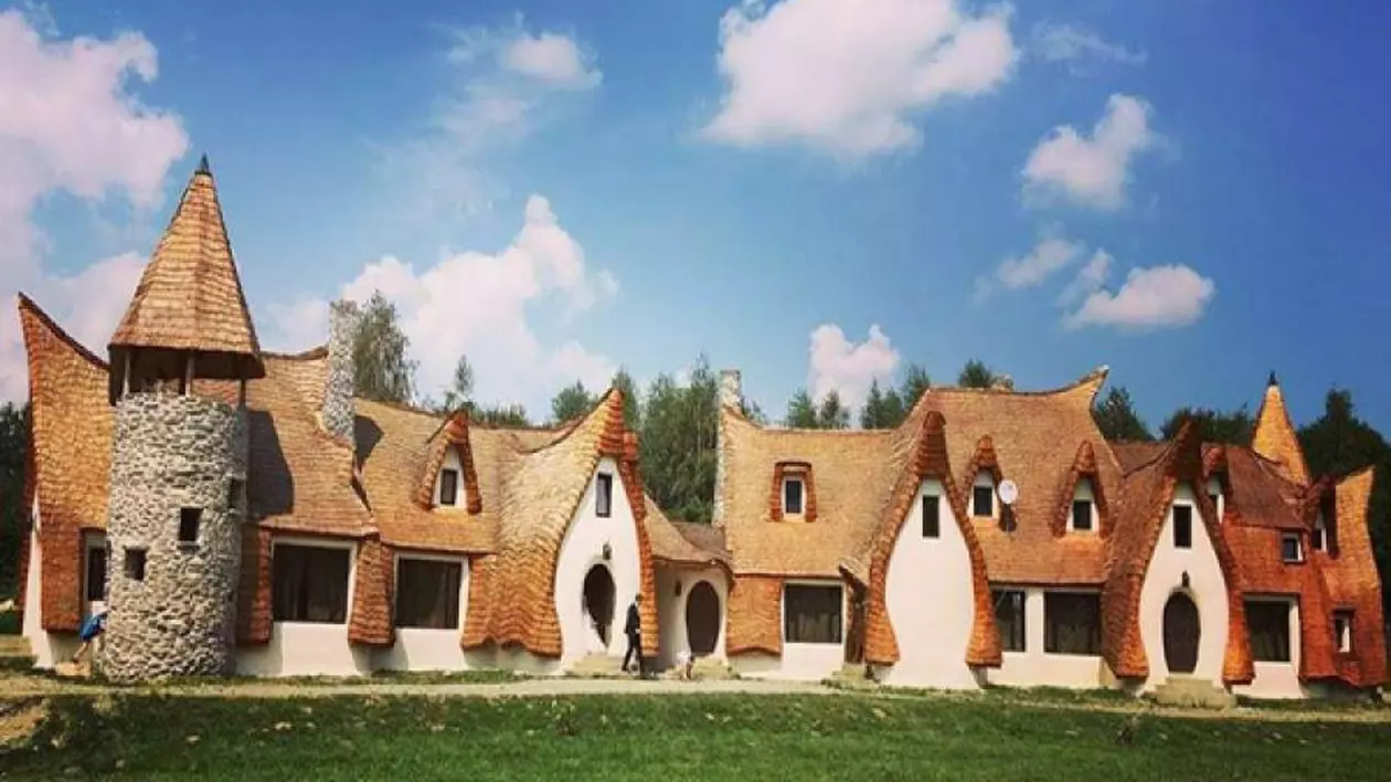 REPORTAJ/Ileana Mavrodin, arhitecta care a proiectat ”Castelul de lut din Valea Zânelor”, își dezvăluie secretele. Povestea caselor ”mângâiate”!