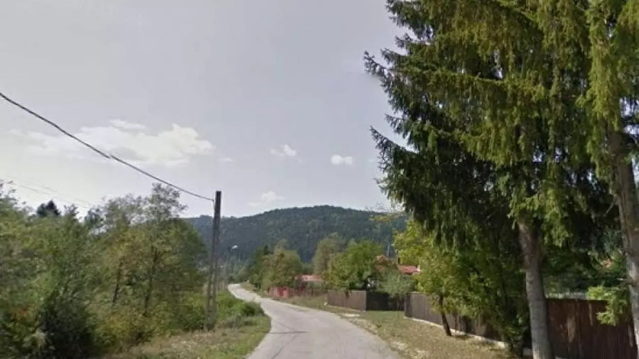 Drumul de la Valea Doftanei spre Braşov, rupt de o alunecare de teren
