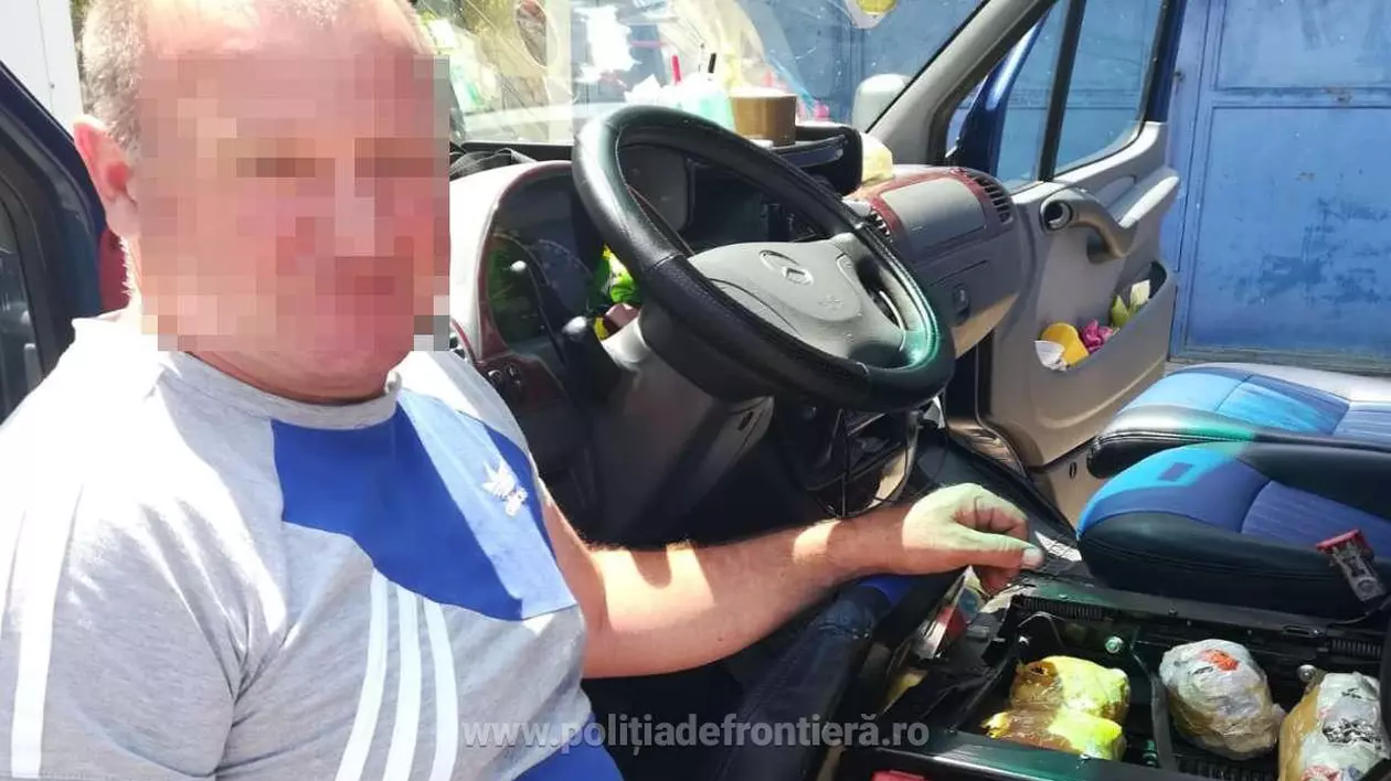 Aproape 5 kilograme de bijuterii, descoperite în bancheta unui microbuz la Galați