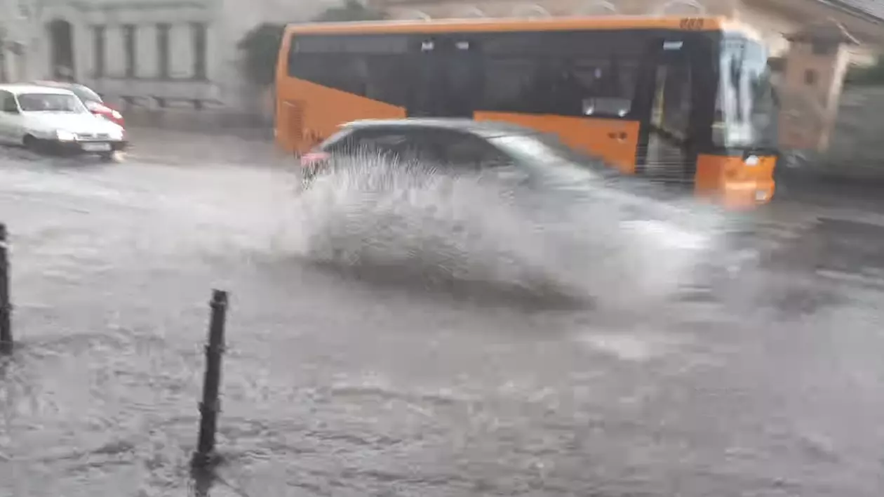 Spitalul din Zărnești a fost inundat