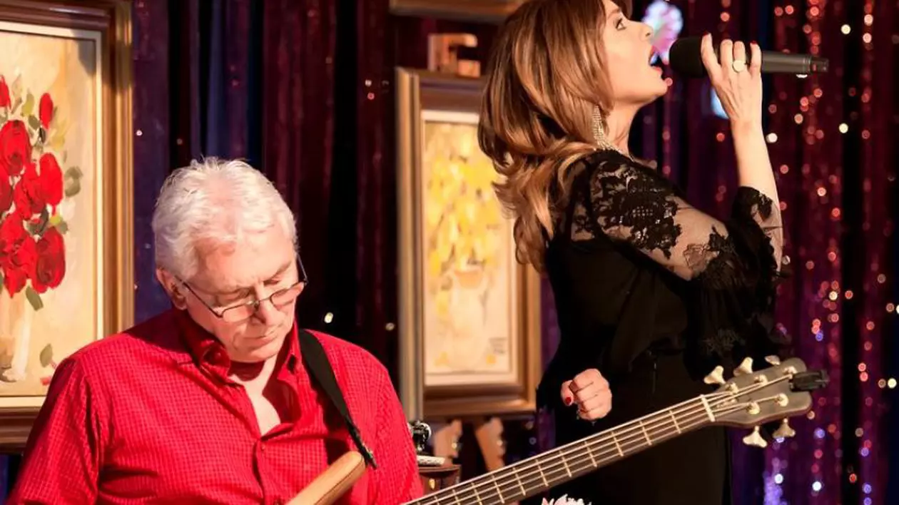 După 30 de ani de cântat muzică uşoară, Oana Sîrbu s-a apucat de jazz