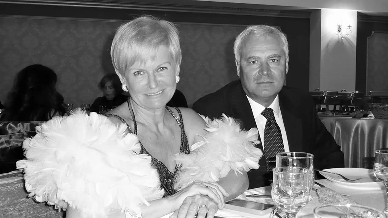 Monica Tatoiu și soțul ei își reînoiesc jurămintele la 30 de ani de la nuntă. Cum a petrecut afacerista petrecerea "burlăcițelor"