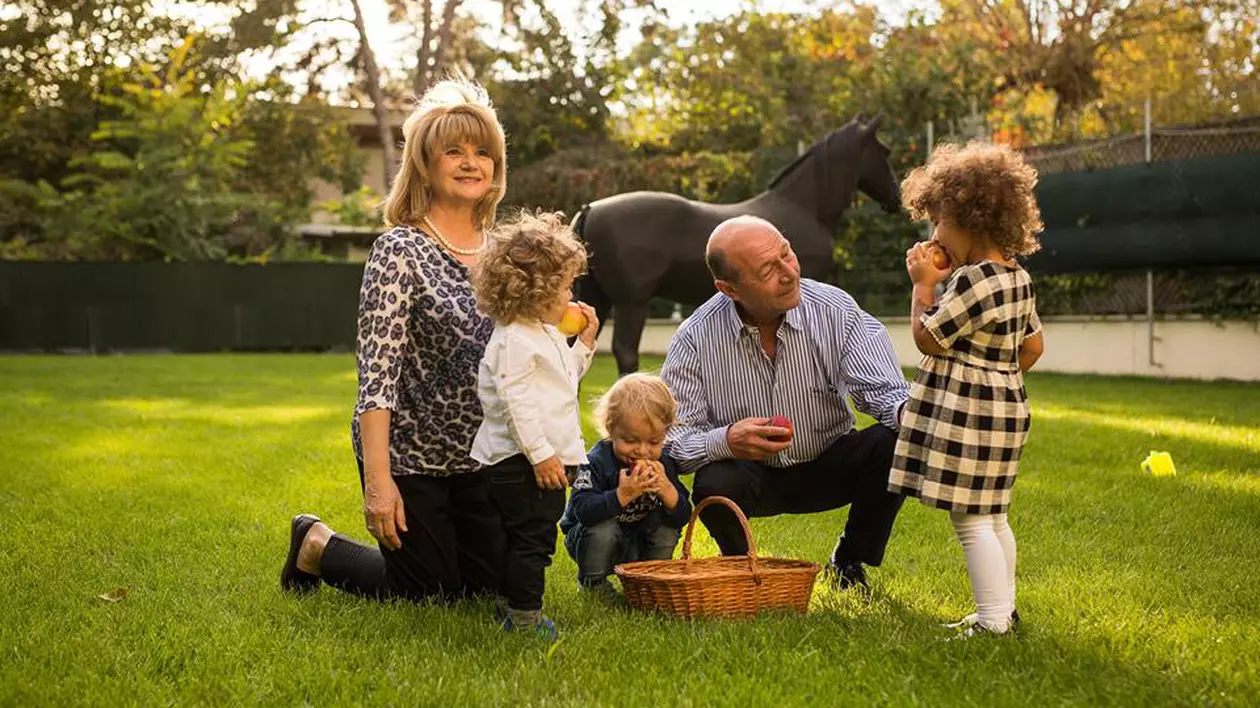 Traian Băsescu si familia